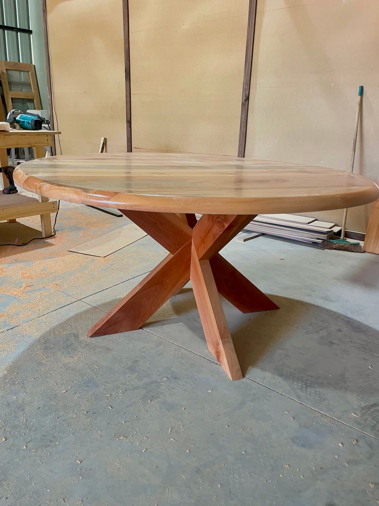 Mesa de Comedor Redonda Madera Noble — Modelo Río Backer