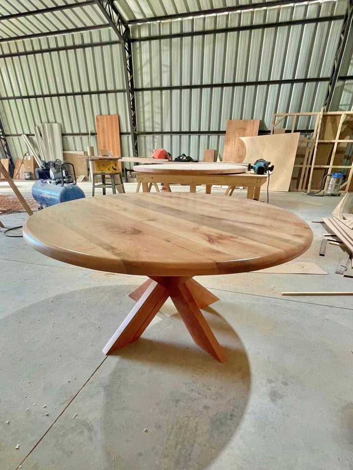 Mesa de Comedor Redonda Madera Noble — Modelo Río Backer