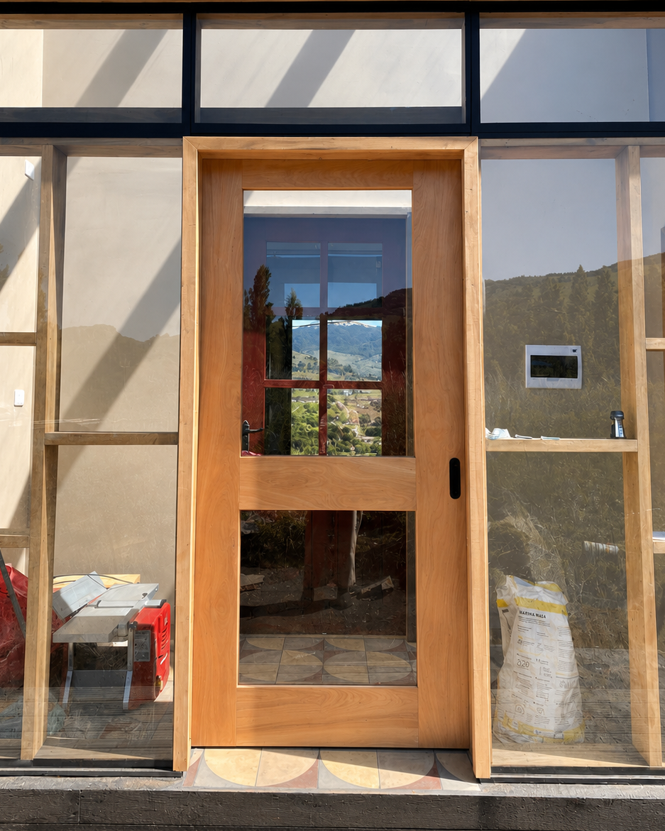 Puerta Separadora de Ambiente Madera Maciza con Vidrio — Modelo Ensenada