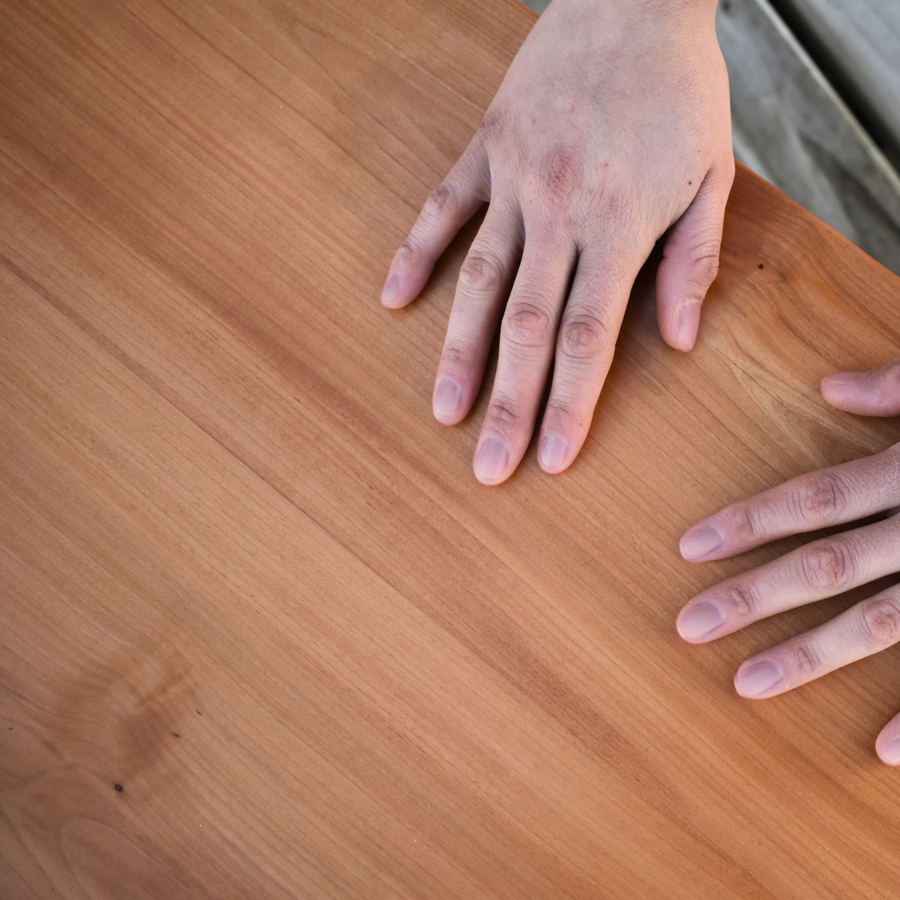 Cubierta de Coihue para Escritorio 120 x 60 cms + Repisa 60 x 20 cms + Kit de Mantenimiento de REGALO